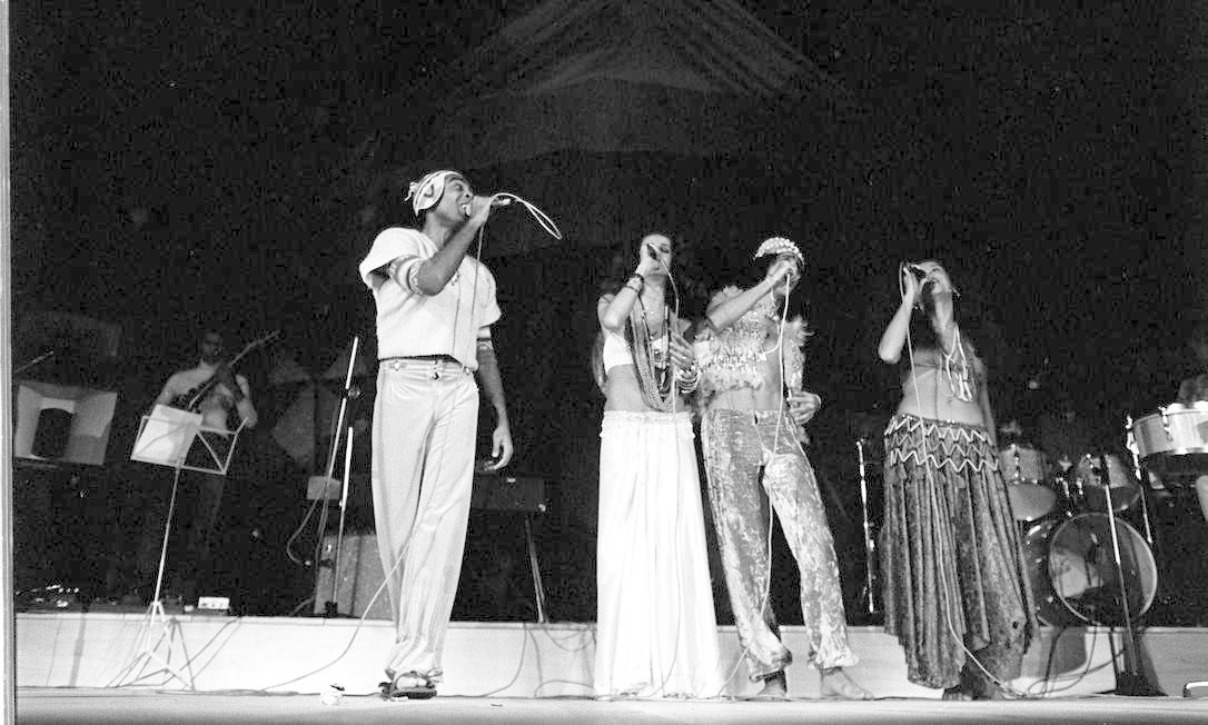 A estreia do show 'Os doces bárbaros', em agosto de 1976, com Gil, Gal, Caetano e Bethânia Foto: Antonio Ney / Agência O Globo