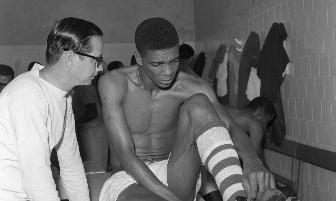 Castor de Andrade conversa com Mário Tito, em 1963 Foto: Arquivo O Globo