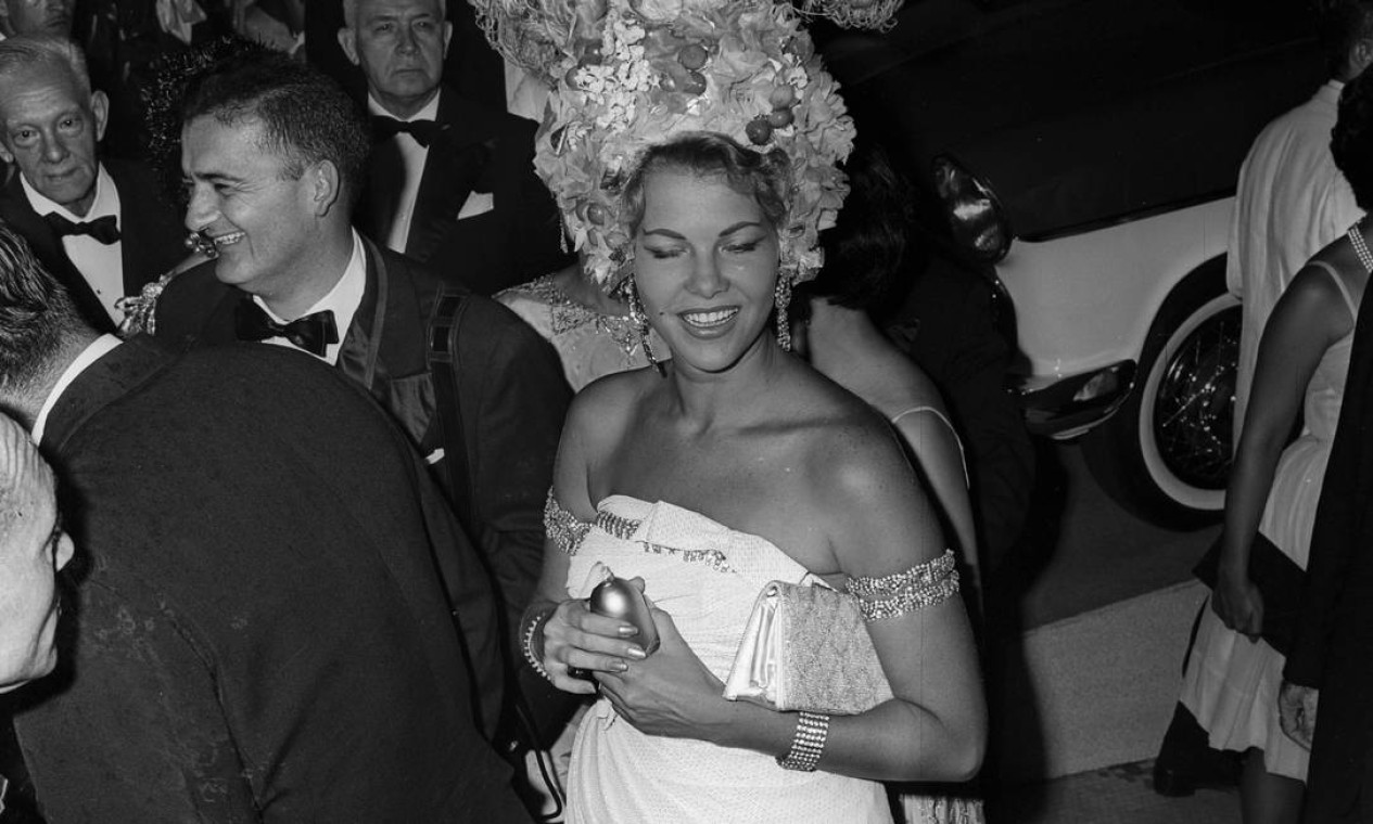 A Miss Brasil de 1954, Marta Rocha, no carnaval de 1961 Foto: Arquivo