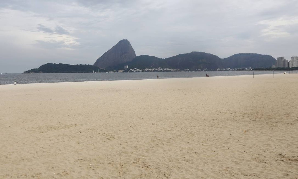 O Aterro do Flamengo completamente deserto neste sábado, dia em que, tradicionalmente, aconteceria o bloco Amigos da Onça Foto: Fabio Rossi / Agência O Globo