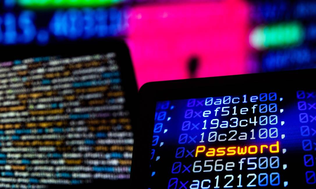 Preocupação com segurança cibernética aumenta à medida que empresas trabalham em um contexto de mais conexão. Foto: Bloomberg Creative Photos / Agência O Globo