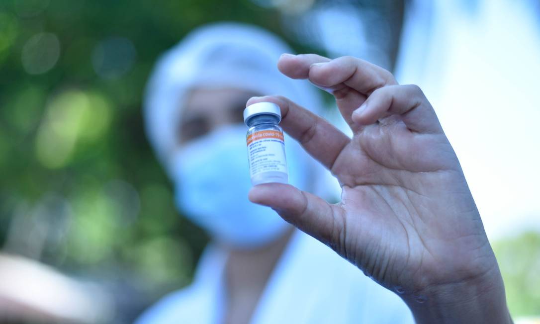 Público deve ficar atentou durante aplicação de doses da vacina contra a Covid-19 Foto: Vanessa Ataliba/Zimel Press / Agência O Globo