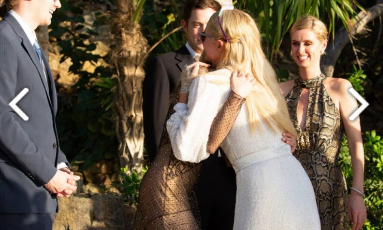 Paris Hilton abraça familiares Foto: Reprodução
