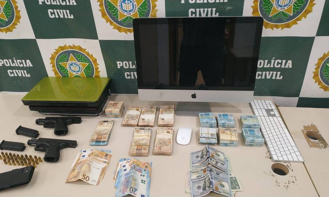 Polícia apreende armas, eletrônicos e R$ 130 mil em operação contra Belo Foto: Divulgação