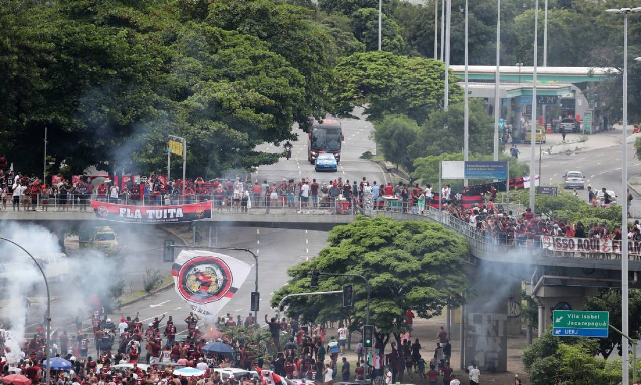 Rubro-Negros se juntaram nos arredores do Maracanã Foto: SERGIO MORAES / REUTERS