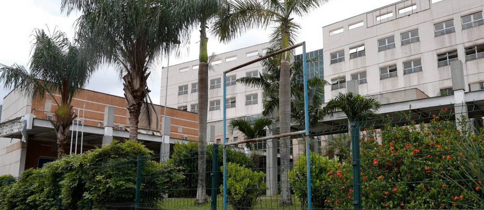Hospital municipal Ronaldo Gazolla, referência no combate à Covid-19: cirurgias eletivas estavam suspensas Foto: Roberto Moreyra em 9-2-2021 / Agência O Globo