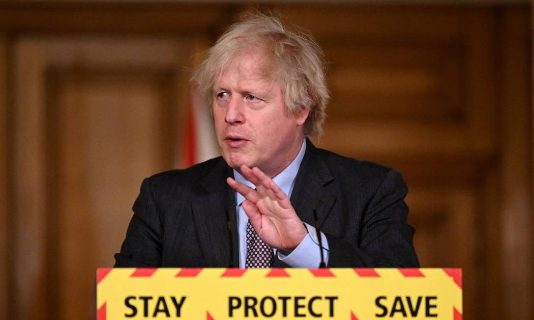 Primeiro-ministro do Reino Unido, Boris Johnson, participa de uma conferência de imprensa virtual no centro de Londres, nesta segunda-feira, depois de ter estabelecido o roteiro do governo para a saída da quarentena. Foto: LEON NEAL / AFP