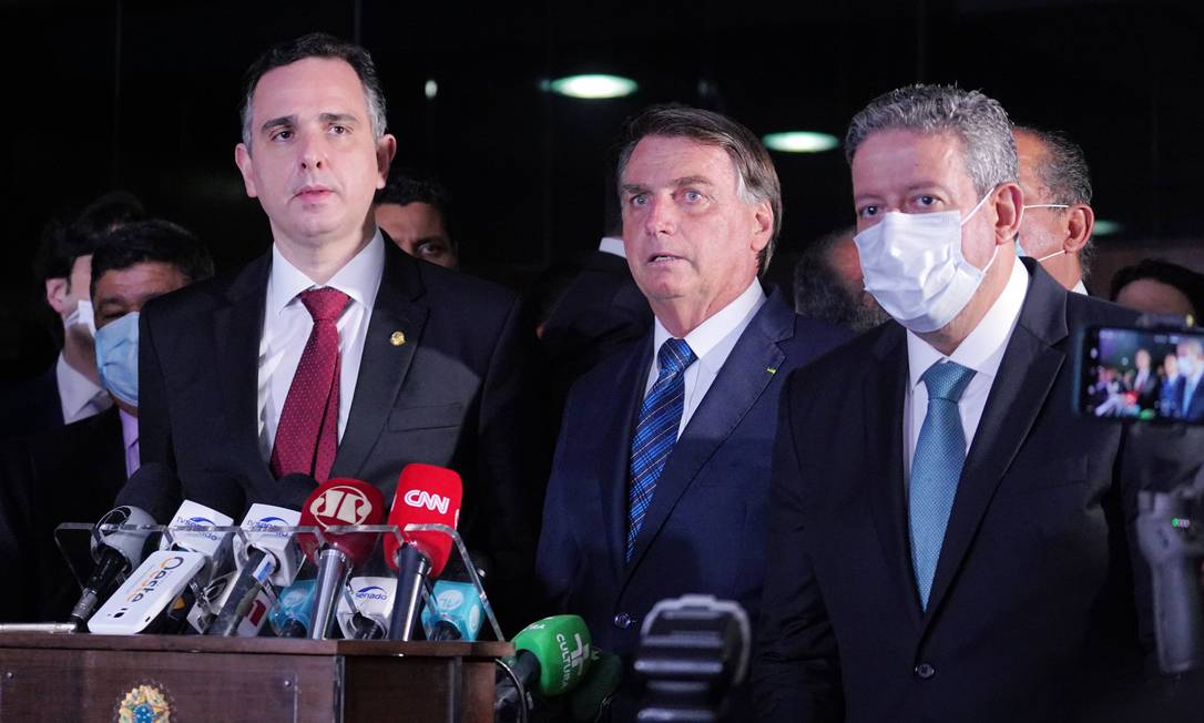 O presidente do Senado, Rodrigo Pacheco (DEM-MG), o presidente Jair Bolsonaro e o presidente da Câmara, Arthur Lira (PP-AL) Foto: pablo valadares / Câmara dos Deputados