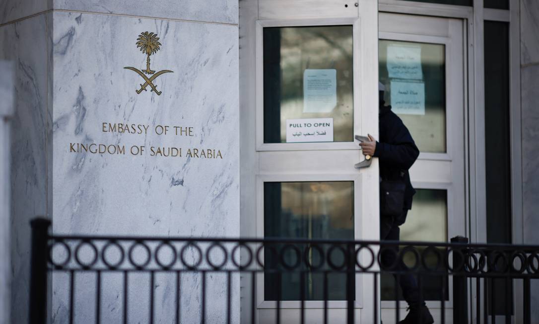 Fachada da embaixada da Arábia Saudita em Washington Foto: CARLOS BARRIA / REUTERS