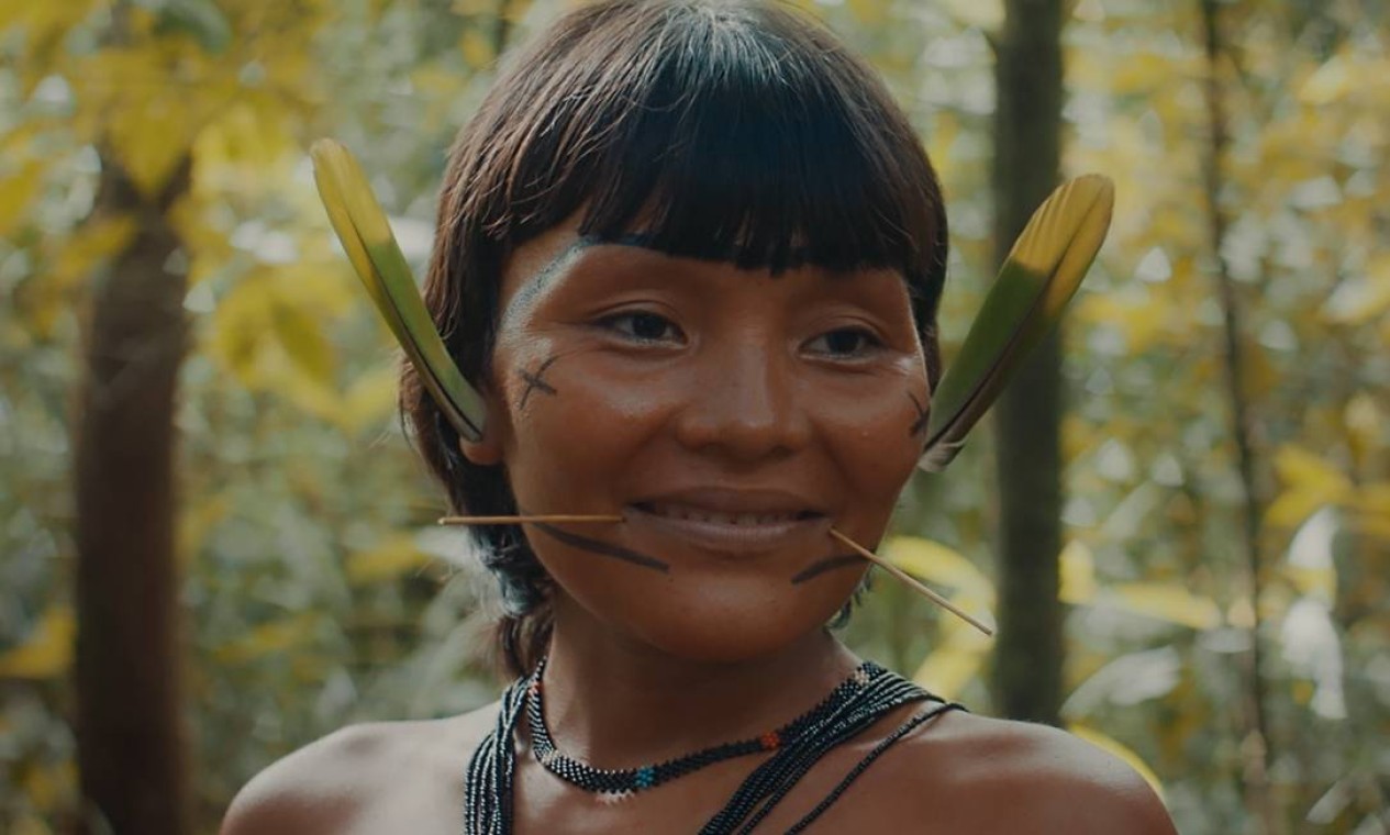 Uma jovem yanomami interpreta Thuëyoama em 'A última floresta' Foto: Divulgação