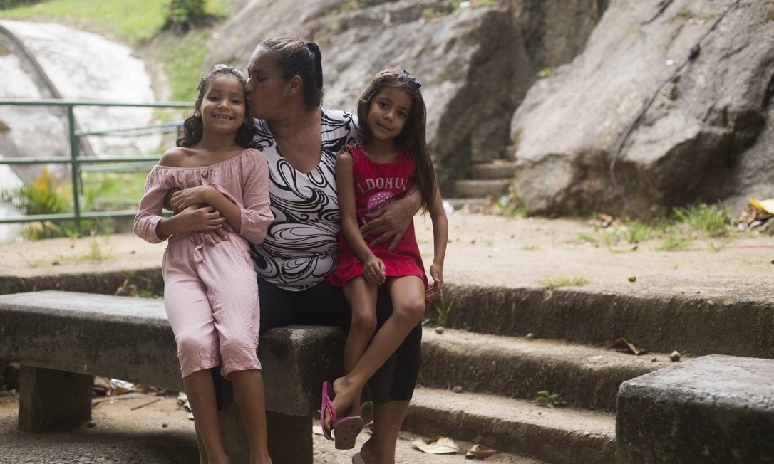Após mobilização, Ana Paula e as filhas deixam as ruas e vão receber atendimento odontológico e reforço escolar
