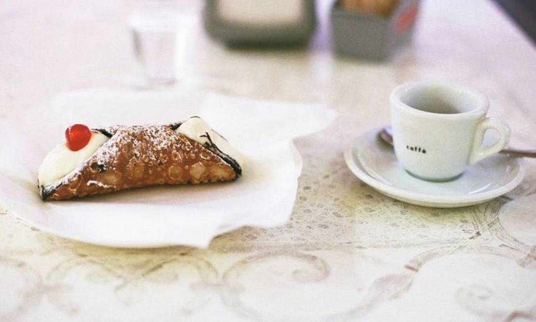 Cannoli Siciliano: Uma Jornada de Sabor em Cada Mordida