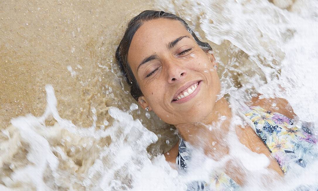 Julia Barreto encontrou no mar a cura para a dependência química Foto: Leo Aversa 