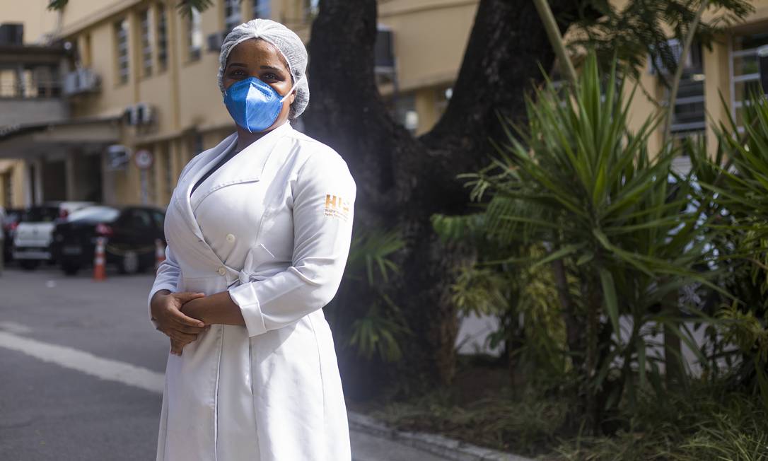 A enfermeira Cristiene Faria: 'Acho que nós, profissionais de saúde, sentimos cansaço lá no início. Agora é exaustão e sobrevivência' Foto: Maria Isabel Oliveira