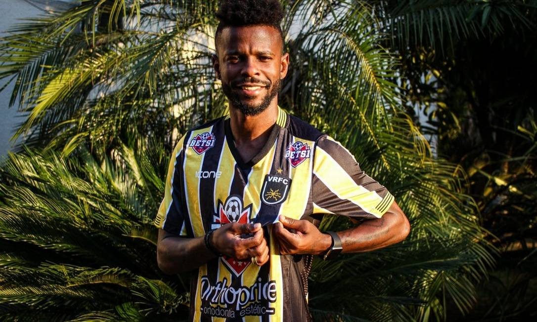 O meia Erick Flores estreou no Flamengo há mais de dez anos. Depois, passou por diversos clubes, entre eles, o Volta Redonda. Atualmente, também está no Boavista Foto: Andre Moreira / Divulgaçao