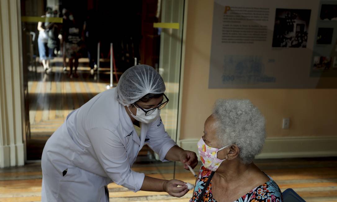 Vacinação no Rio Foto: Gabriel de Paiva / Agência O Globo