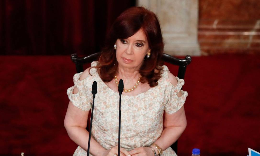 Vice-presidente da Argentina, Cristina Kirchner, ouvindo discurso do presidente Alberto Fernández na abertura da sessão do Congresso Foto: NATACHA PISARENKO / AFP / 1-3-21