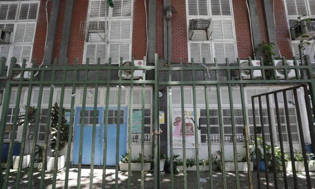 Escola municipal Roma, em Copacabana, com os portões fechados Foto: Gabriel de Paiva / Gabriel de Paiva