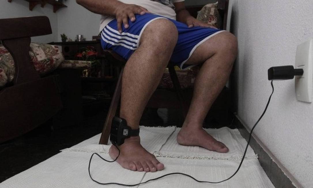Preso usa tornozeleira eletrônica Foto: Arquivo
