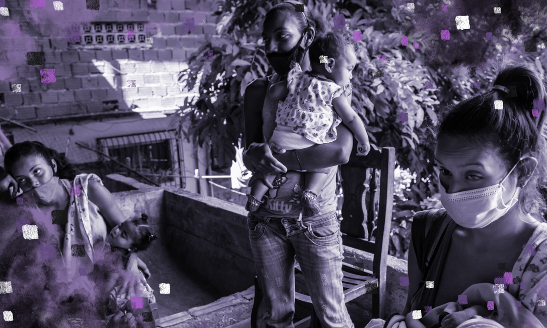 Mães, cujas famílias passam fome, esperam por uma refeição em Caracas, na Venezuela (08.12.2020). Contraceptivos não são acessíveis para a maioria das venezuelanas, o que as leva a gravidezes indesejadas em um momento em que mal conseguem alimentar os filhos que já têm Foto: Meridith Kohut/The New York Times