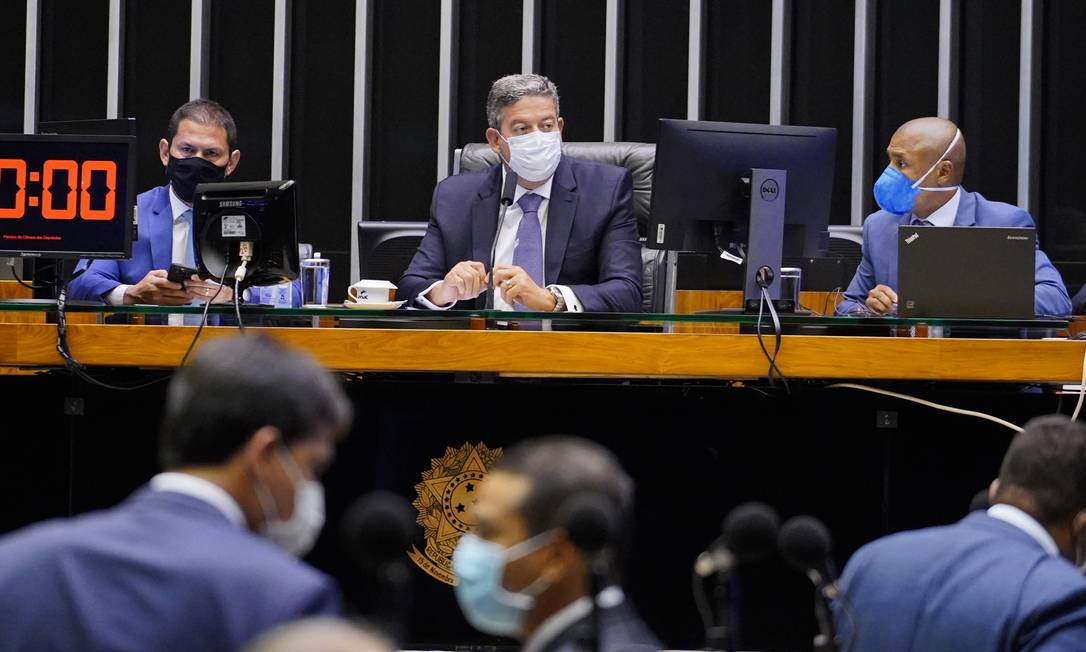 Votação da proposta que prorroga o auxílio emergencial, no plenário da Câmara Foto: Pablo Valadares / Agencia Câmara