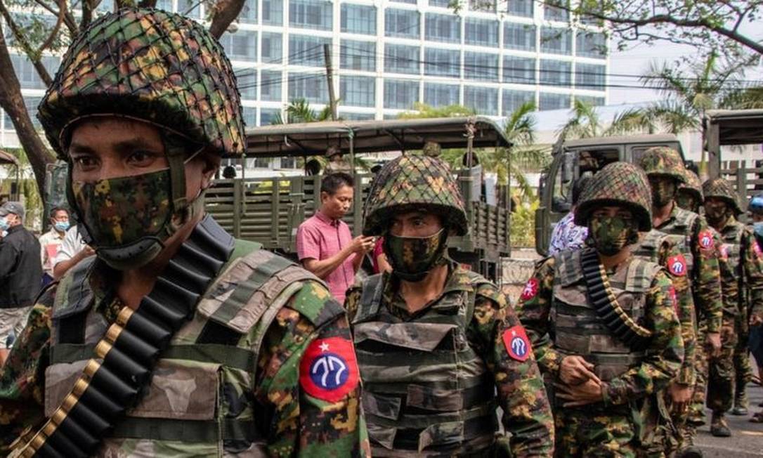 Críticos dizem que o império empresarial dos militares de Mianmar ajudou a impulsionar o golpe atual Foto: Getty Images