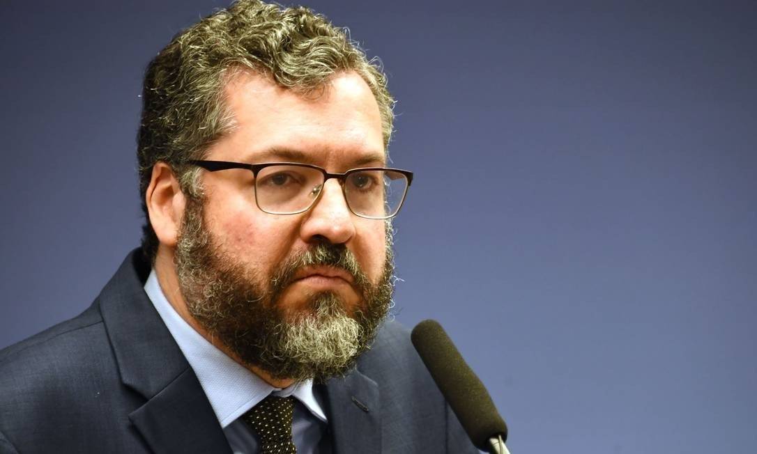 Ernesto Araújo não queria que Brasil assinasse Covax Facility; embaixadora interveio