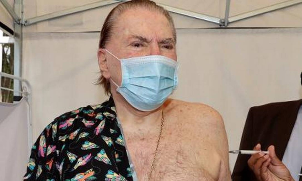 O apresentador Silvio Santos, de 90 anos, foi vacinado contra a Covid-19 nesta quarta-feira (10), em um posto de vacinação da Prefeitura de São Paulo, na Zona Sul da capital Foto: Reprodução