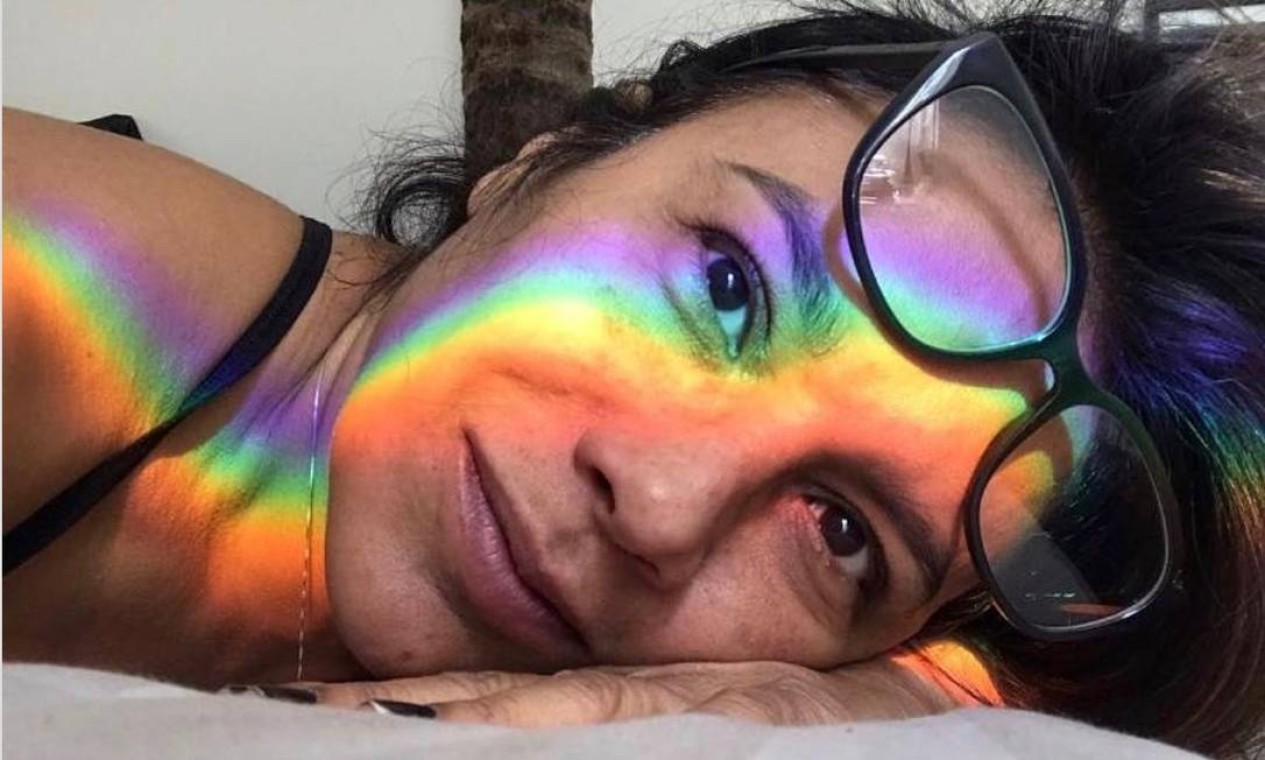 Dira Paes surge com arco-íris no rosto e encanta seguidores - Jornal O ...