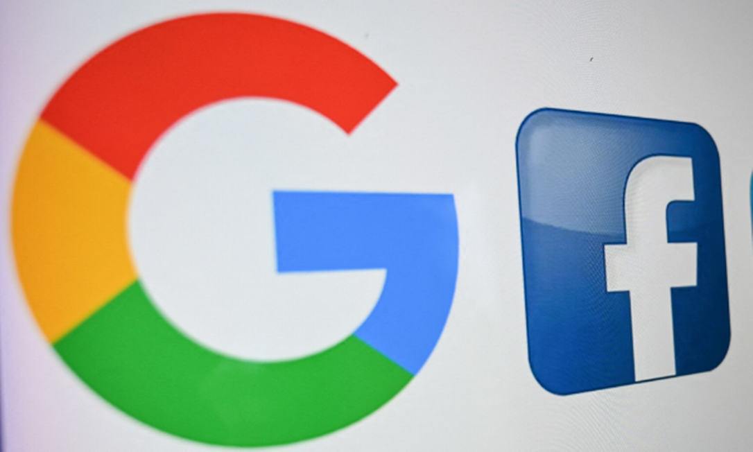 Logos de Google e Facebook: empresas não querem se submeter à nova legislação americana Foto: Denis Charlet / AFP