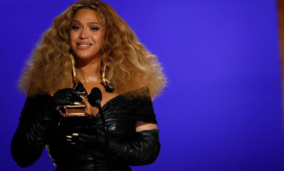 A cantora Beyoncé, ao receber o Grammy por melhor performance de r&b Foto: Cliff Lipson / AFP