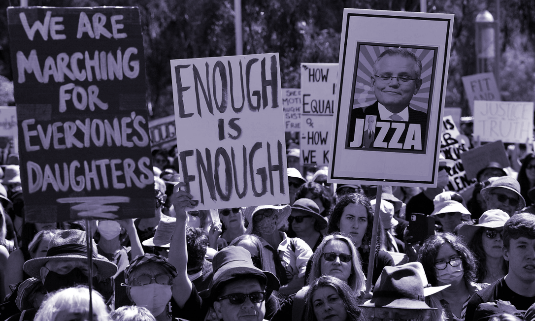 Manifestantes protestam contra a violência sexual e a desigualdade de gênero em Canberra, capital da Austrália Foto: Saeed KHAN / AFP
