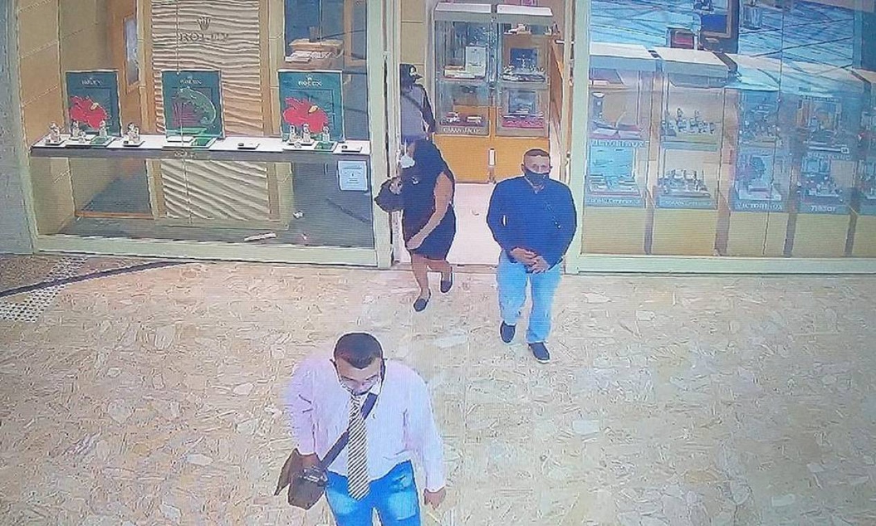Quatro integrantes da quadrilha que assaltou uma loja de relógios e canetas no Barra Shopping, na Zona Oeste do Rio Foto: Reprodução