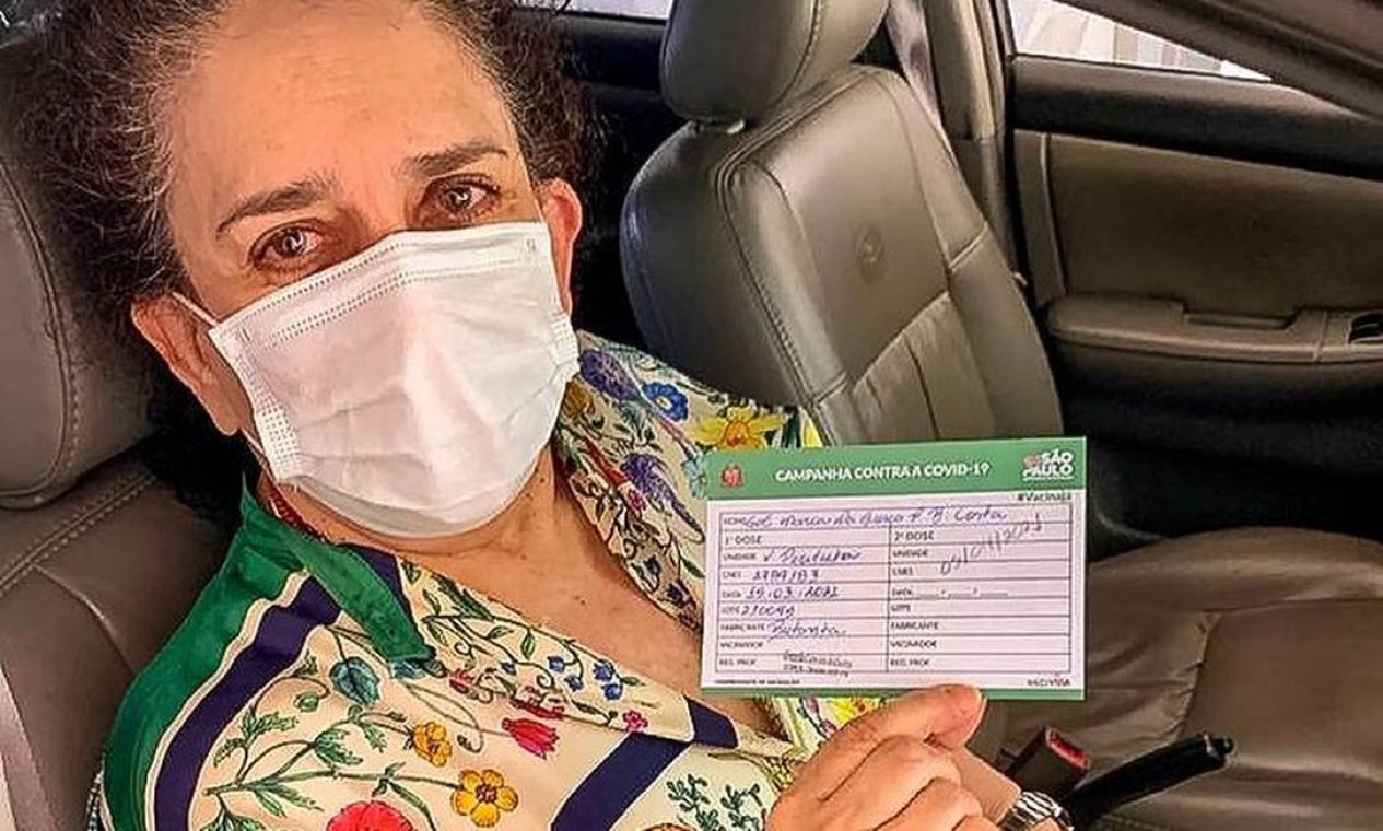 Cantora Gal Costa, 75, exibe certificado de vacinação contra Covid-19 Foto: Reprodução / Instagram