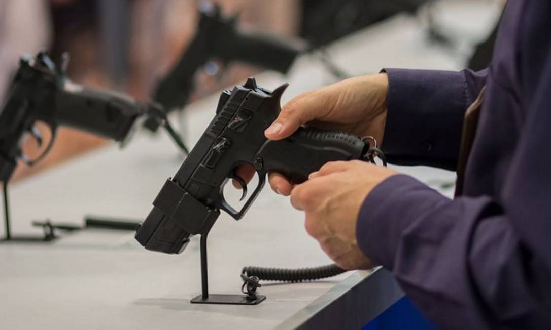 O presidente Jair Bolsonaro tem facilitado o acesso a armas Foto: Getty Images