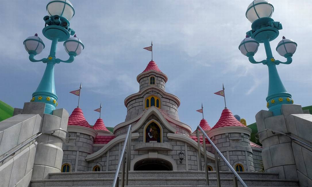 Vista para a fachada do Castelo de Peach no Super Nintendo World, nova área temática do parque Universal Studios Japan, em Osaka Foto: IRENE WANG / REUTERS