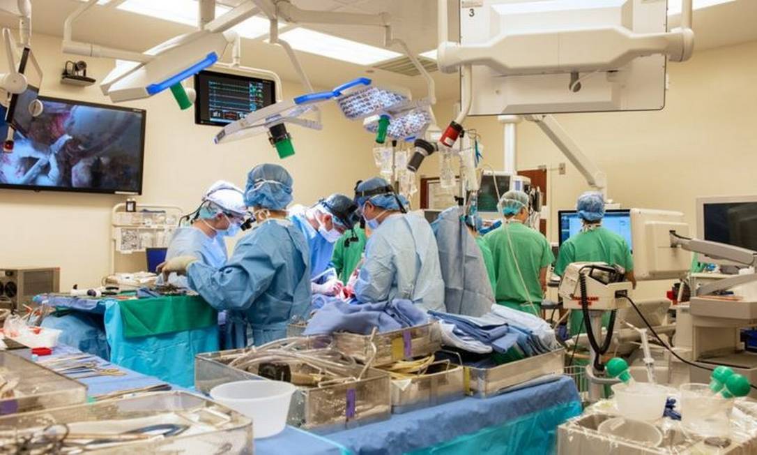 A cirurgia realizada em fevereiro, em Chicago, foi um dos primeiros transplantes duplos de pulmão em que tanto o receptor quanto o doador haviam tido covid-19 Foto: NORTHWESTERN MEDICINE