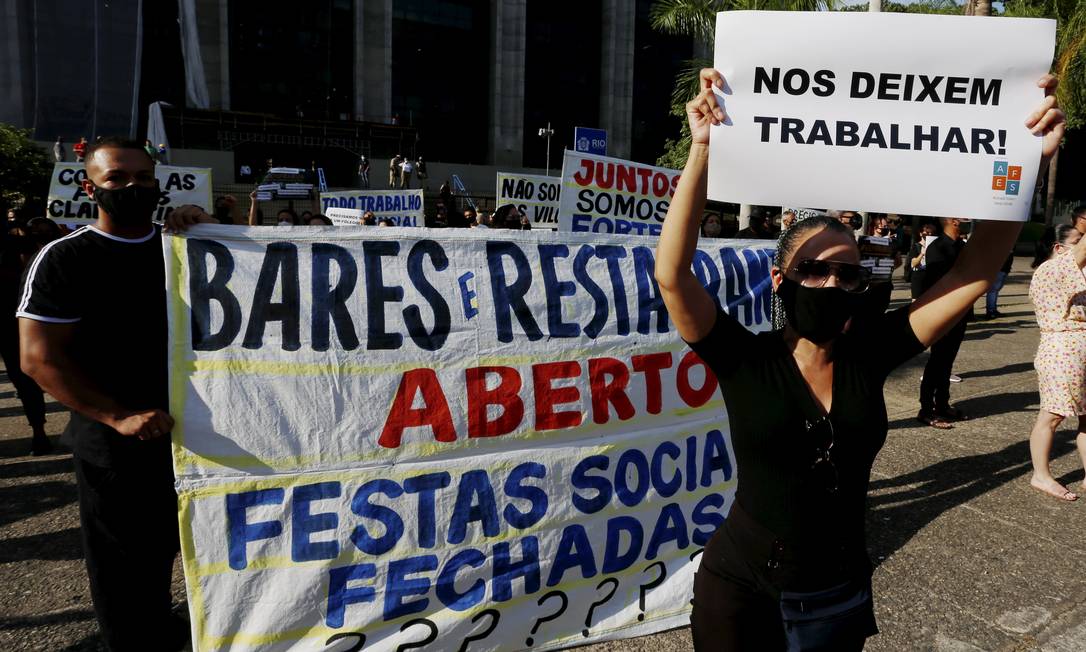 Organizadores de eventos e festas protestaram contra as medidas restritivas impostas pelo prefeito Eduardo Paes no Rio Foto: Fabiano Rocha / O Globo