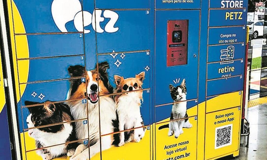 Lockers da Petz: o cliente faz a compra pelo site ou aplicativo, vai até uma loja física, insere o número do pedido e retira sozinho os produtos Foto: Divulgação/Petz