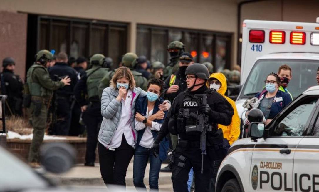 Identidade das vítimas ainda será divulgado pelas autoridades do Colorado Foto: Getty Images