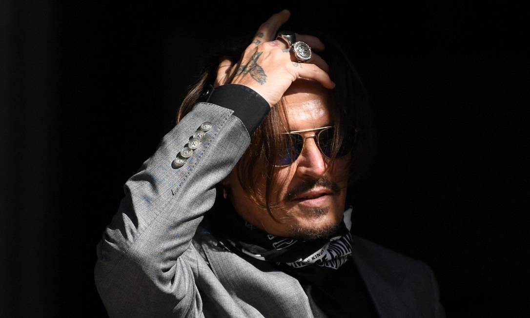 Johnny Depp durante o julgamento de seu processo por difamação contra o jornal 'The Sun', em 2020 Foto: DANIEL LEAL-OLIVAS / AFP