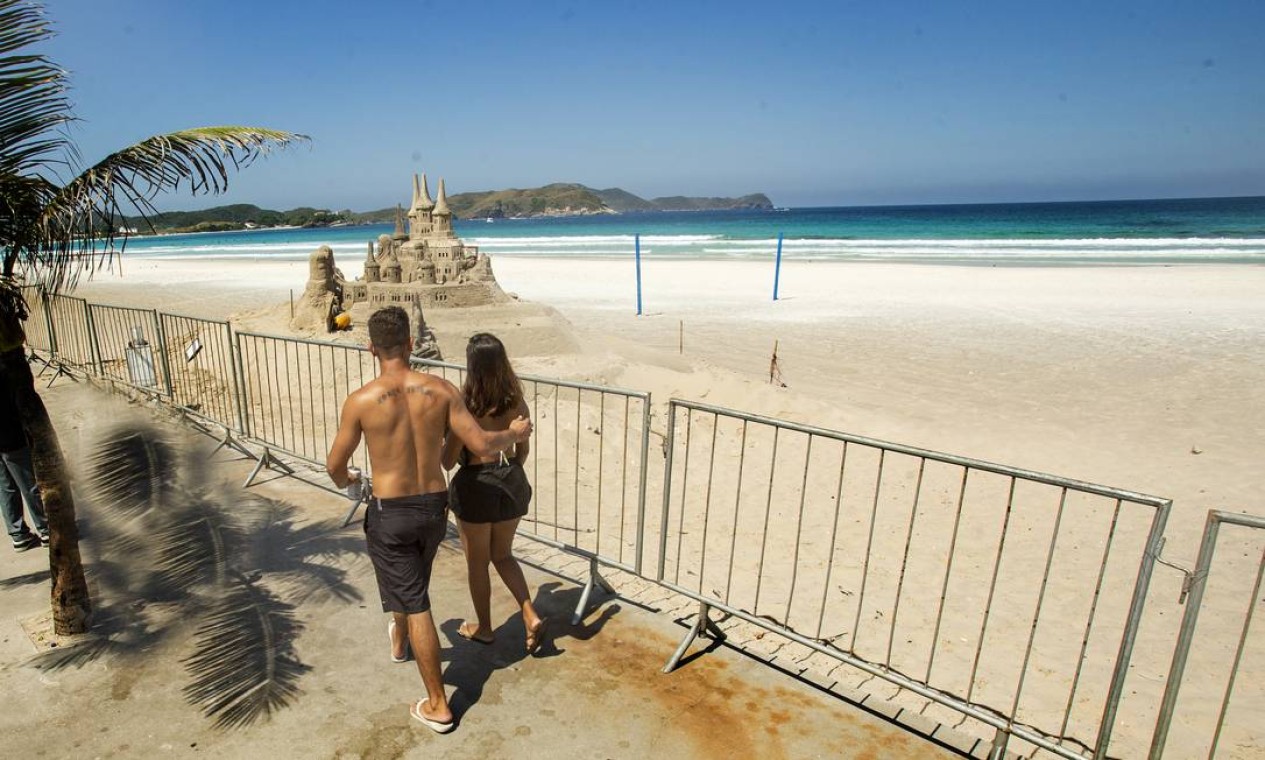 Com restrições, Região dos Lagos tem praias e cidades esvaziadas no  feriado; turistas apostam em barcos para 'driblar' proibição da orla -  Jornal O Globo