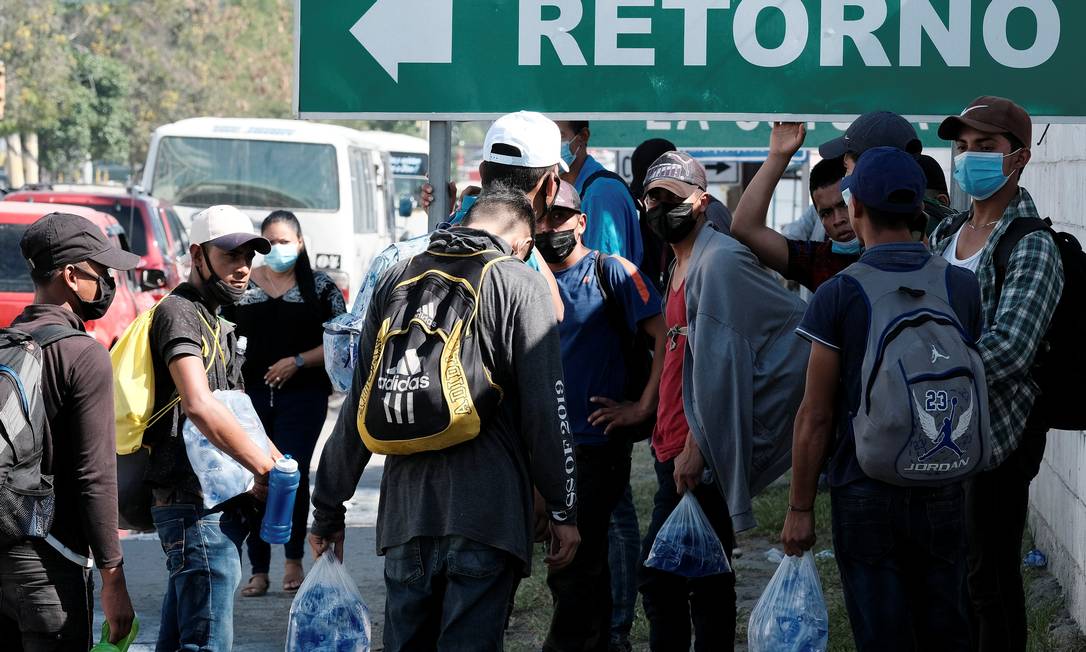 Nova caravana de imigrantes sai de Honduras em dire o aos EUA