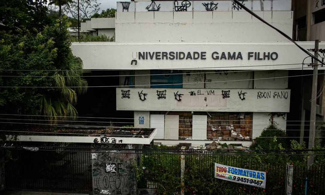 Campus fechado é o retrato do abandono Foto: Hermes de Paula / Agência O Globo