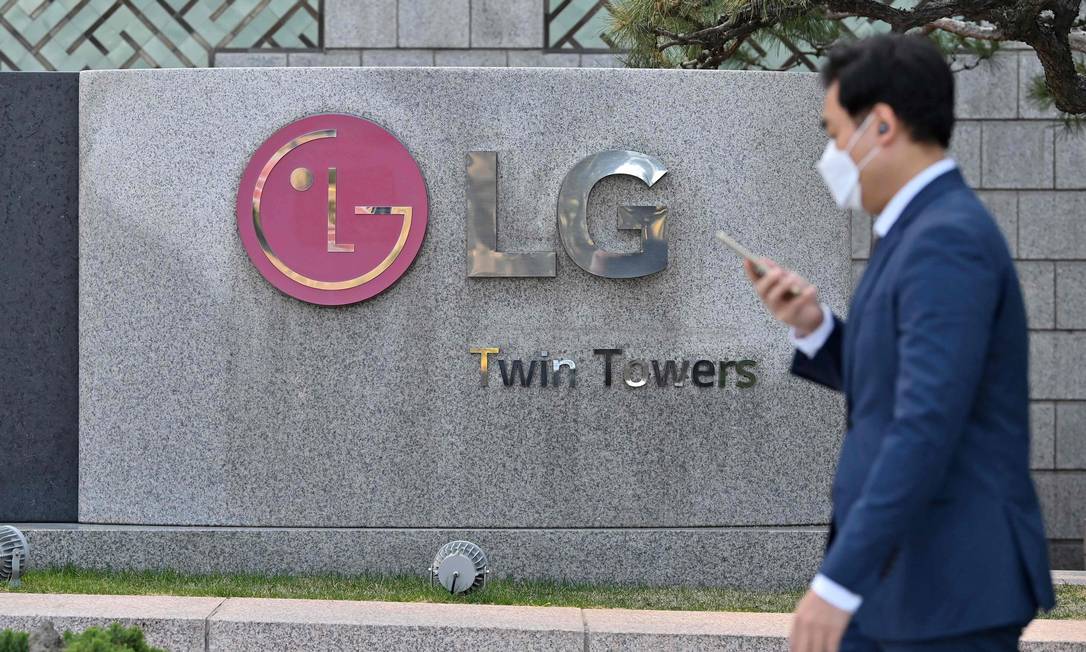 Sede da LG, em Seul: empresa vai interromper fabricação de celulares em todo o mundo Foto: JUNG YEON-JE / AFP