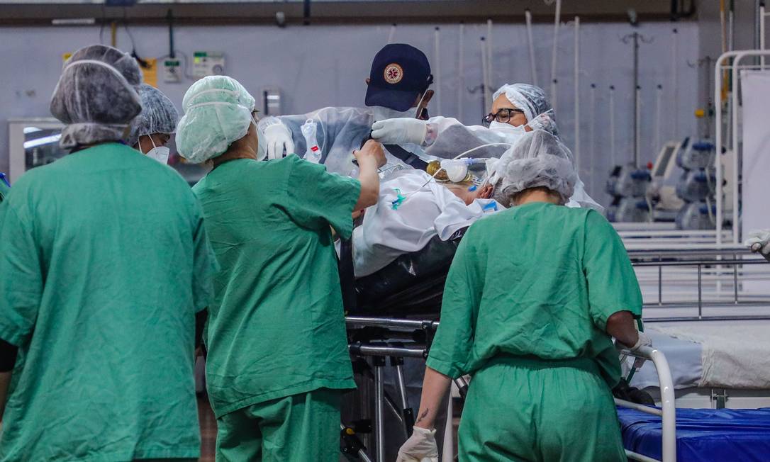 Pacientes em Santo André sendo atendos em hospital de campanha instalado Foto: Vanessa Carvalho/Brazil Photo Press/Agencia O Globo / Agência O Globo