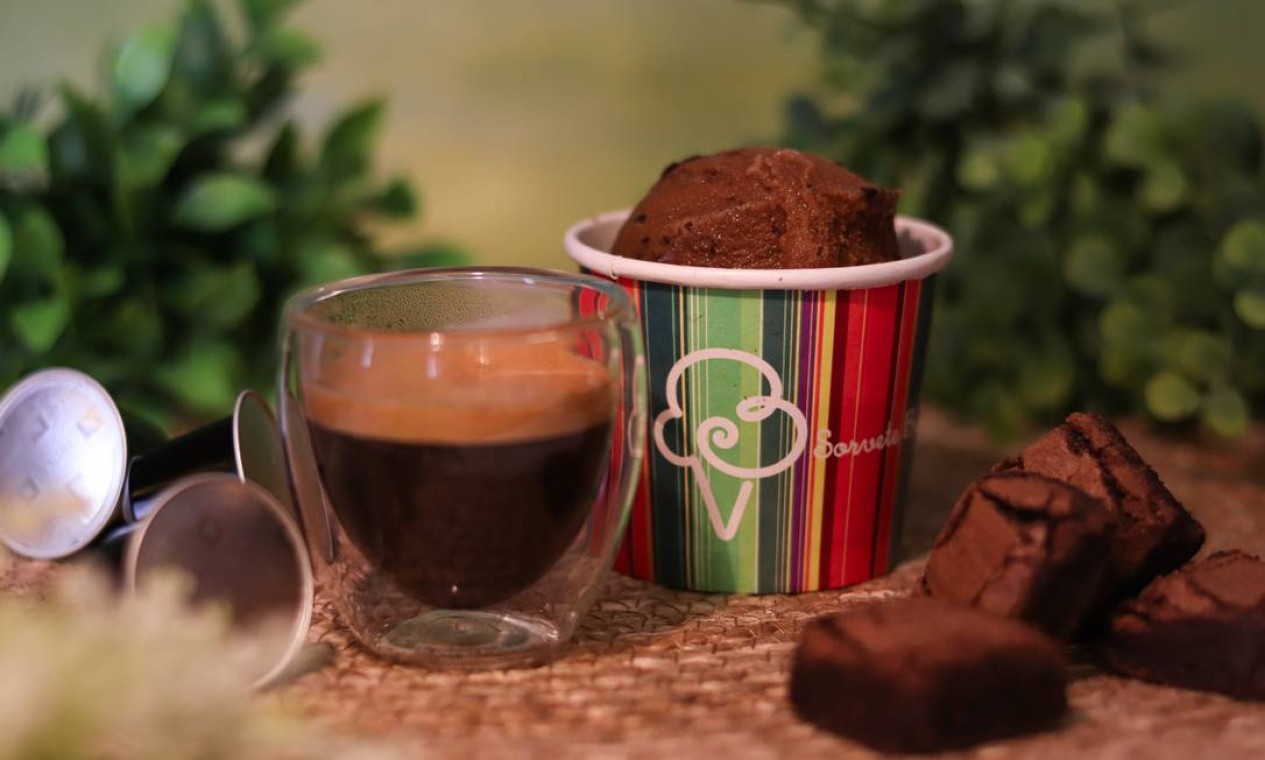 Sorvete Brasil. Sorvete de café com pedaços de brownie de chocolate: casquinha a 
R$ 13. Entregas: 98884-8404 Foto: Divulgação/Diana Cabral