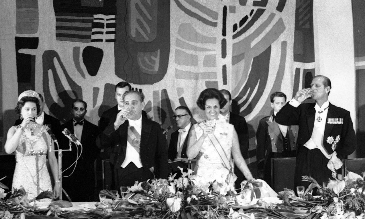 Ditador Costa e Silva oferece banquete para o casal real no Palácio do Itamarati, no Centro do Rio Foto: Arquivo o Globo / Agência O Globo - 05/11/1968