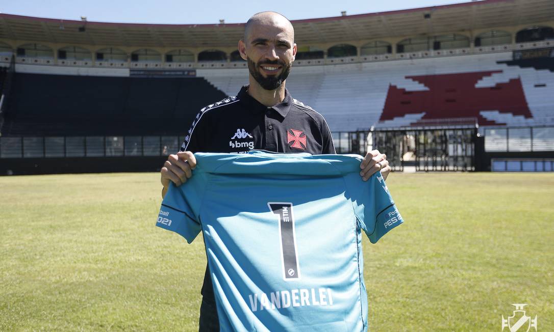 Vanderlei recebeu a camisa 1 no Vasco; contrato é até dezembro Foto: RAFAEL RIBEIRO / Agência O Globo