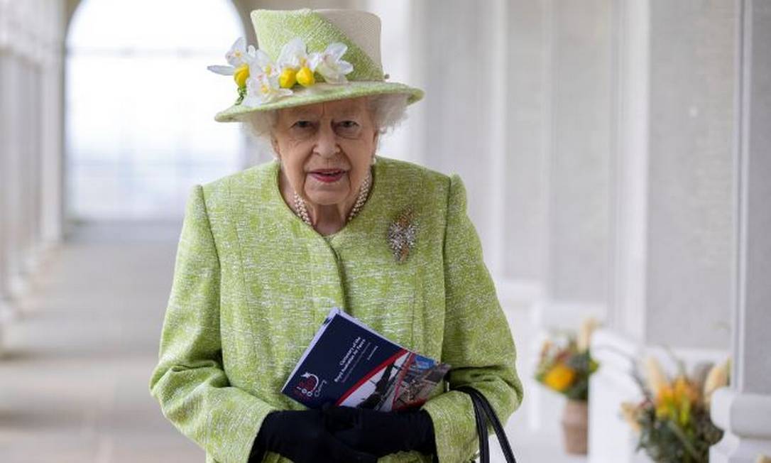 Rainha Elizabeth II em visita o Memorial da Real Força Aérea Australiana, em 31 de março de 2021 Foto: Steve Reigate / Reuters